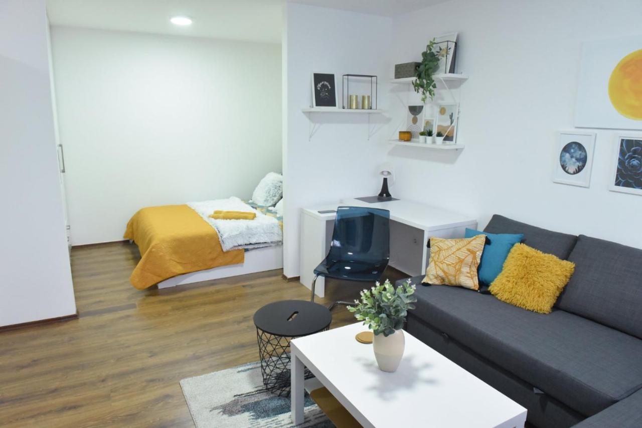 Central Apartment Cuprija Bagian luar foto